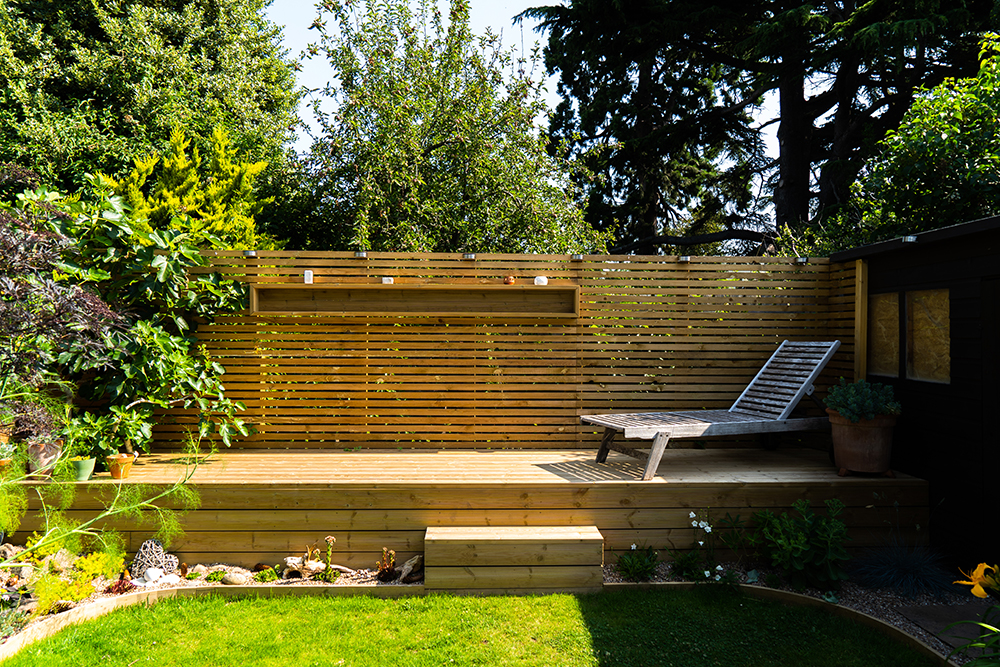 Garden Decking & Lounge Area